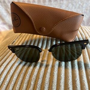 Ray-Ban New Clubmaster Black On Gold 53mm Sunglasses RB4416 601/31 With Case